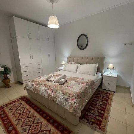 Meg'S Apartment Gjirokaster Bagian luar foto