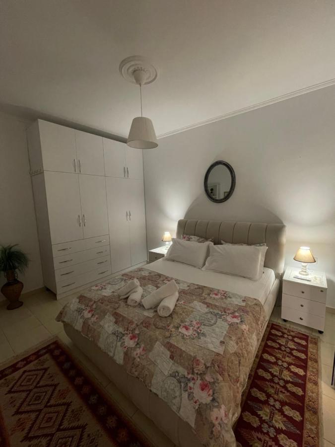 Meg'S Apartment Gjirokaster Bagian luar foto