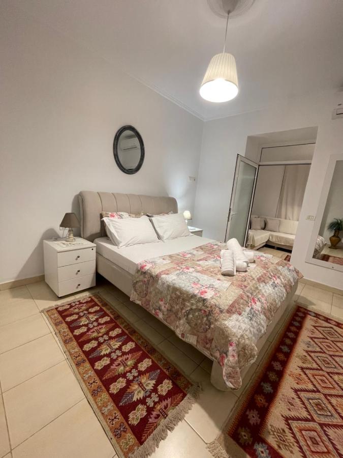 Meg'S Apartment Gjirokaster Bagian luar foto