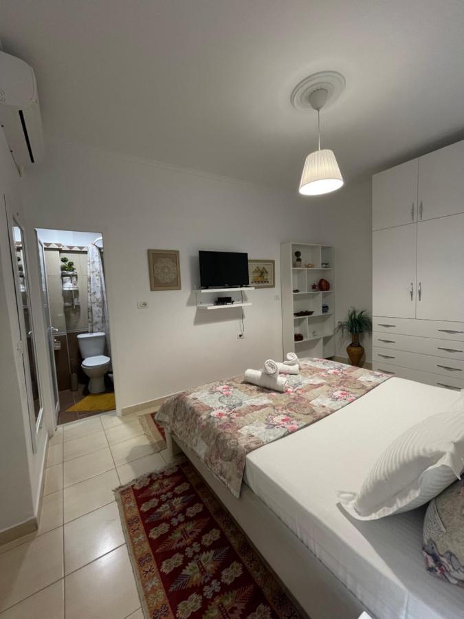 Meg'S Apartment Gjirokaster Bagian luar foto