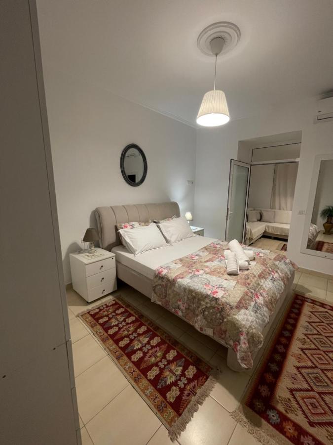 Meg'S Apartment Gjirokaster Bagian luar foto